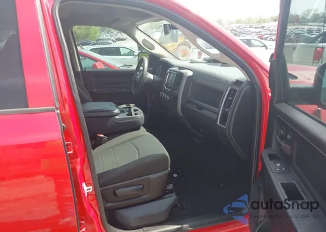 2019 Ram 1500 Classic Express 4X4 5'7 Box z USA, uszkodzony, nr VIN 1C6RR7KT0KS602005